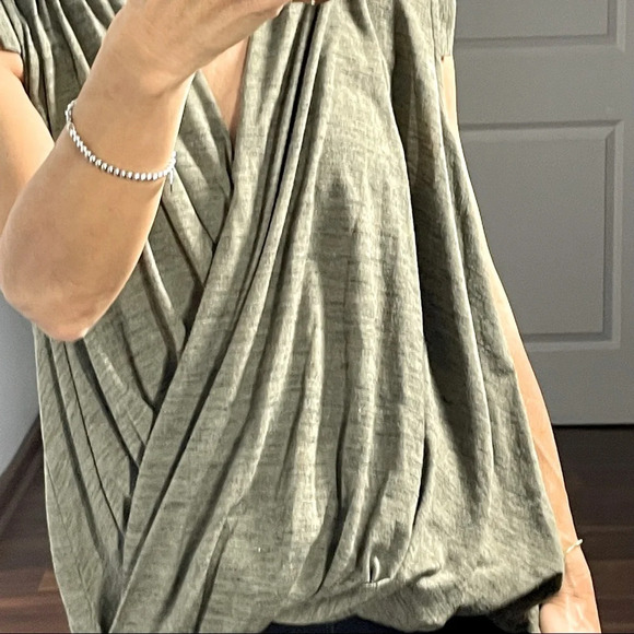 Akemi+Kin Faux Wrap Sleeveless Top size M - Picture 3 of 10